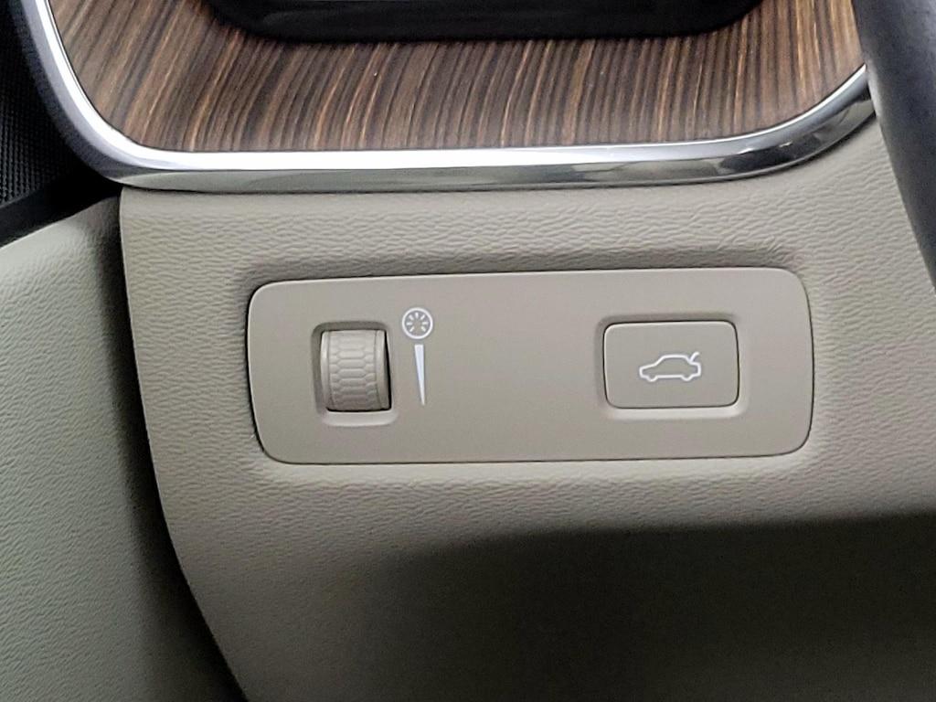 used 2022 Volvo XC60 car, priced at $27,998