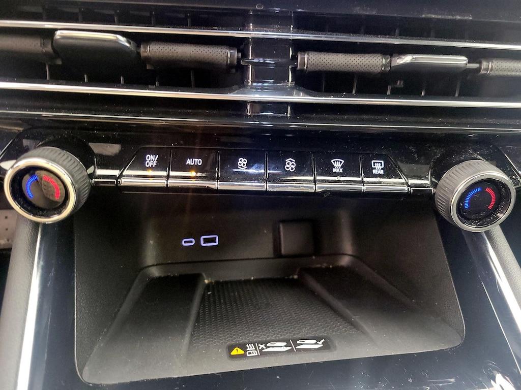 used 2025 Chevrolet Traverse car, priced at $34,998