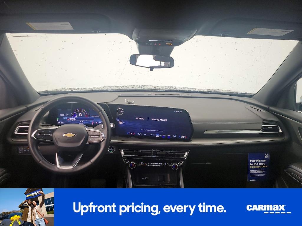 used 2025 Chevrolet Traverse car, priced at $34,998