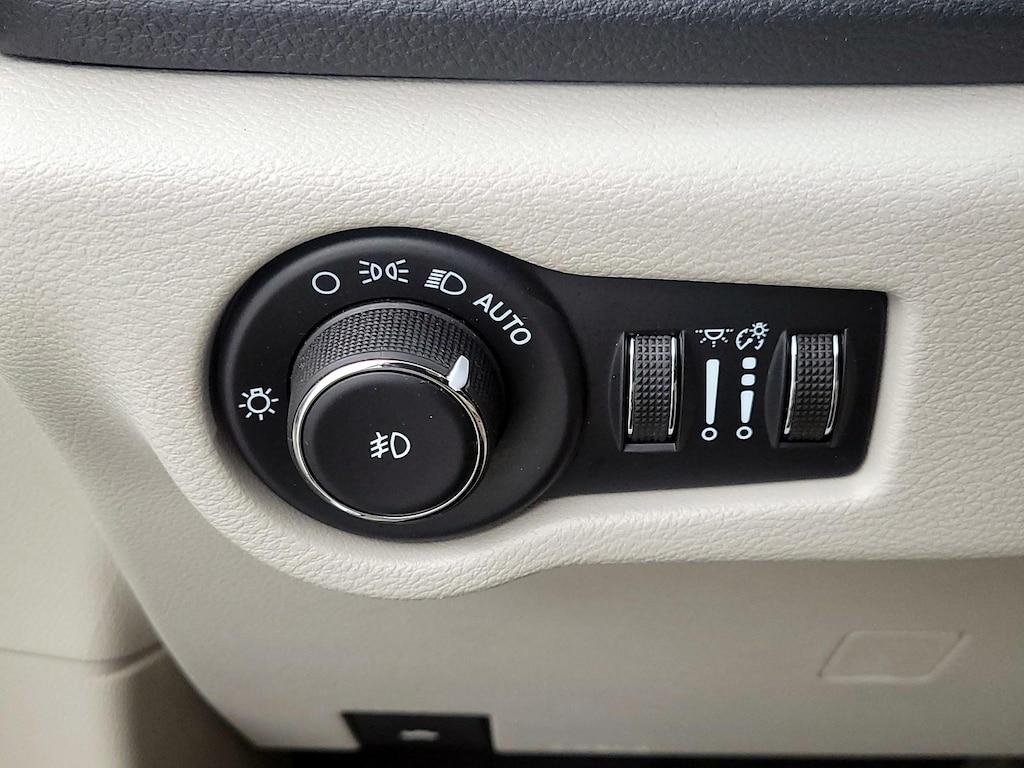 used 2023 Chrysler Pacifica car, priced at $31,998