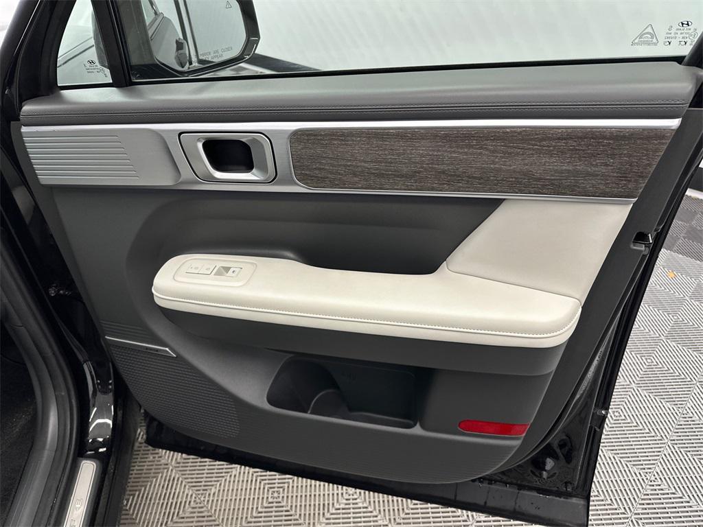 used 2025 Hyundai Santa Fe car, priced at $35,997