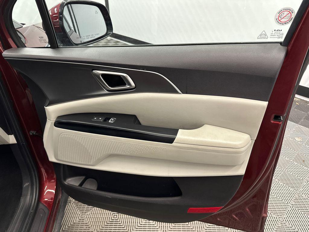 used 2024 Kia Carnival car, priced at $28,691