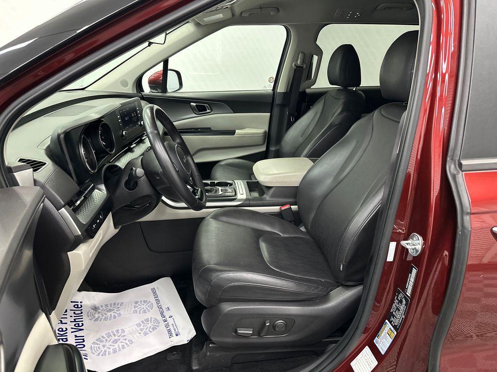 used 2024 Kia Carnival car, priced at $28,691