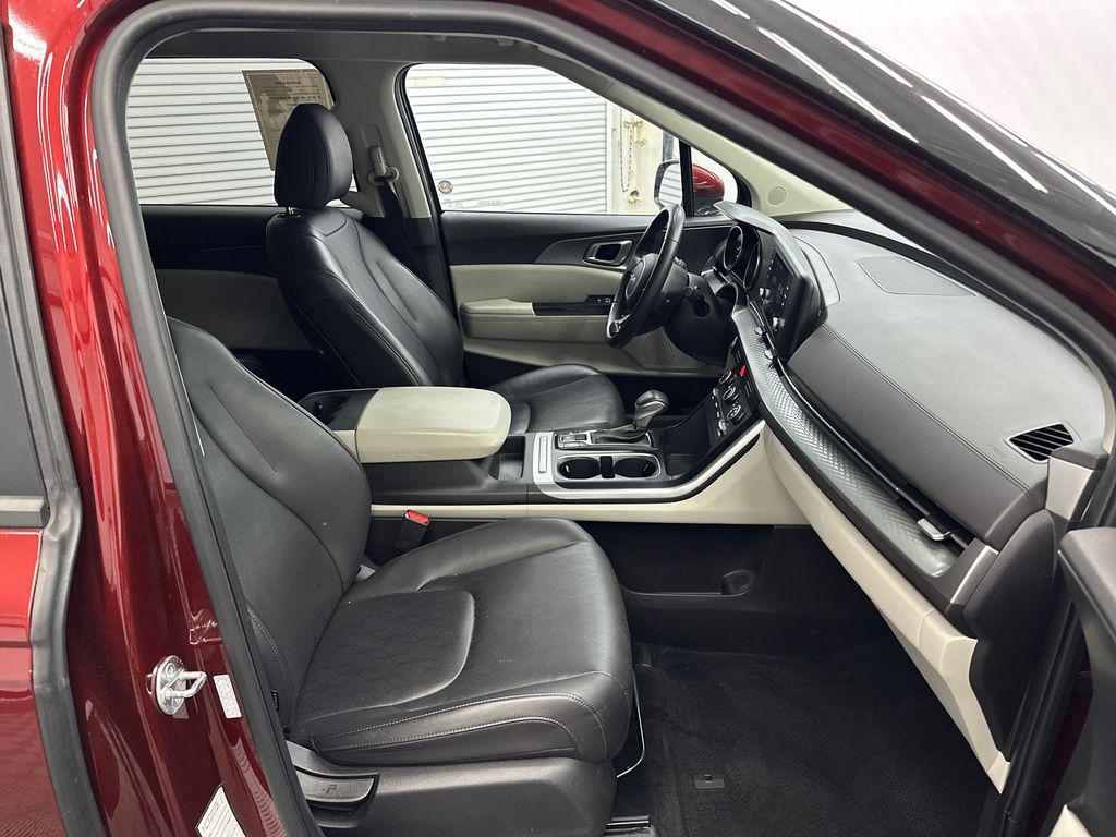 used 2024 Kia Carnival car, priced at $28,691