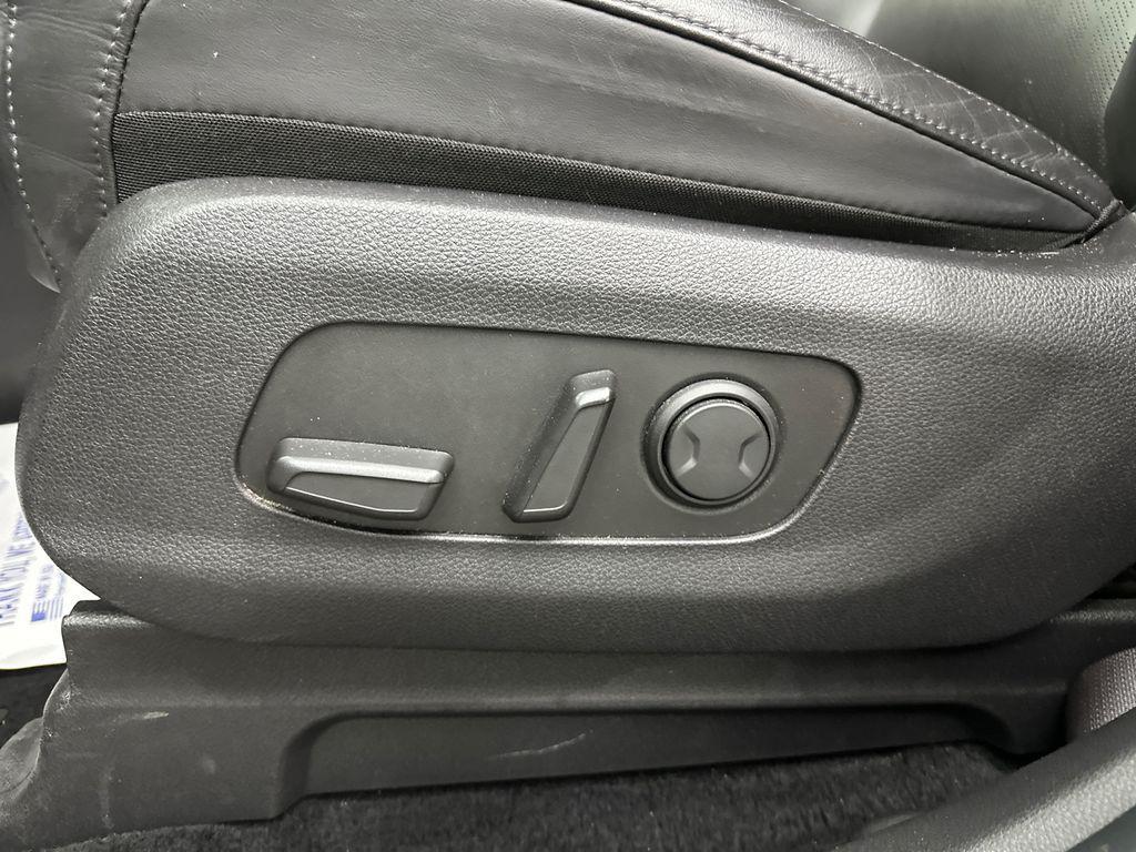 used 2024 Kia Carnival car, priced at $28,691