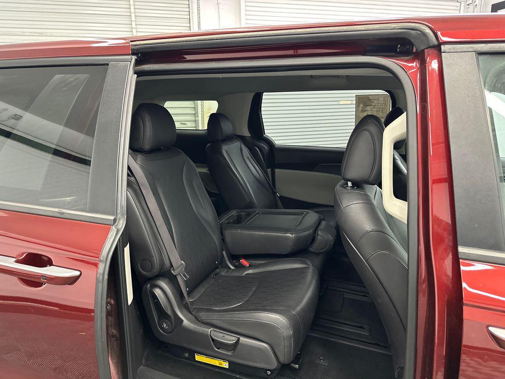 used 2024 Kia Carnival car, priced at $28,691
