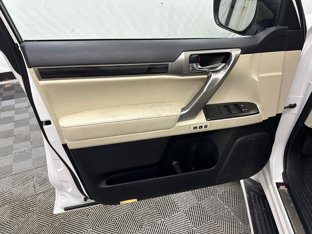 used 2023 Lexus GX 460 car, priced at $53,996