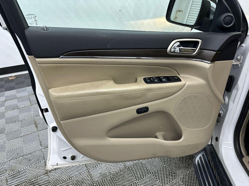 used 2017 Jeep Grand Cherokee car, priced at $13,627