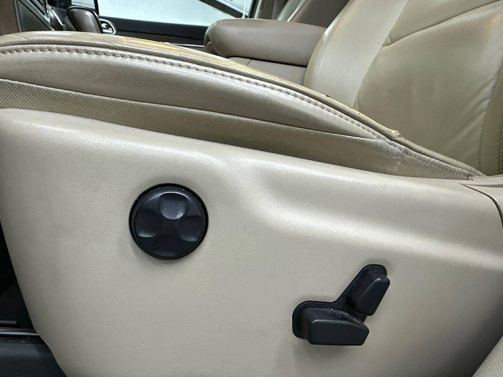 used 2017 Jeep Grand Cherokee car, priced at $13,627