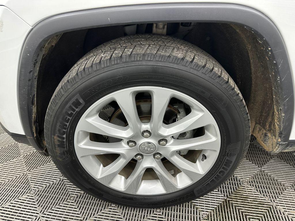 used 2017 Jeep Grand Cherokee car, priced at $13,627