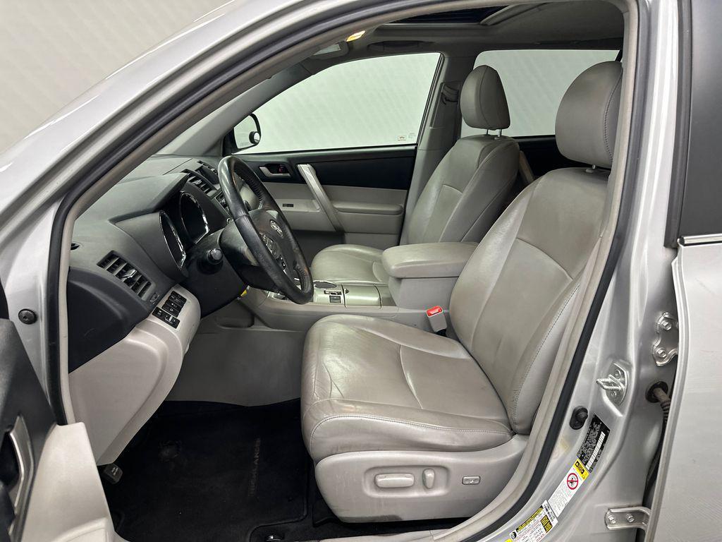 used 2013 Toyota Highlander car, priced at $11,535