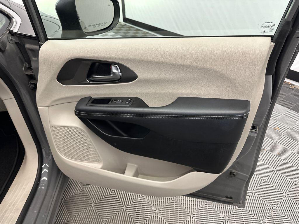 used 2023 Chrysler Pacifica car, priced at $23,859