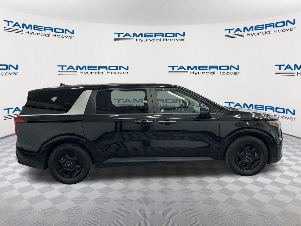 used 2025 Kia Carnival car, priced at $33,652