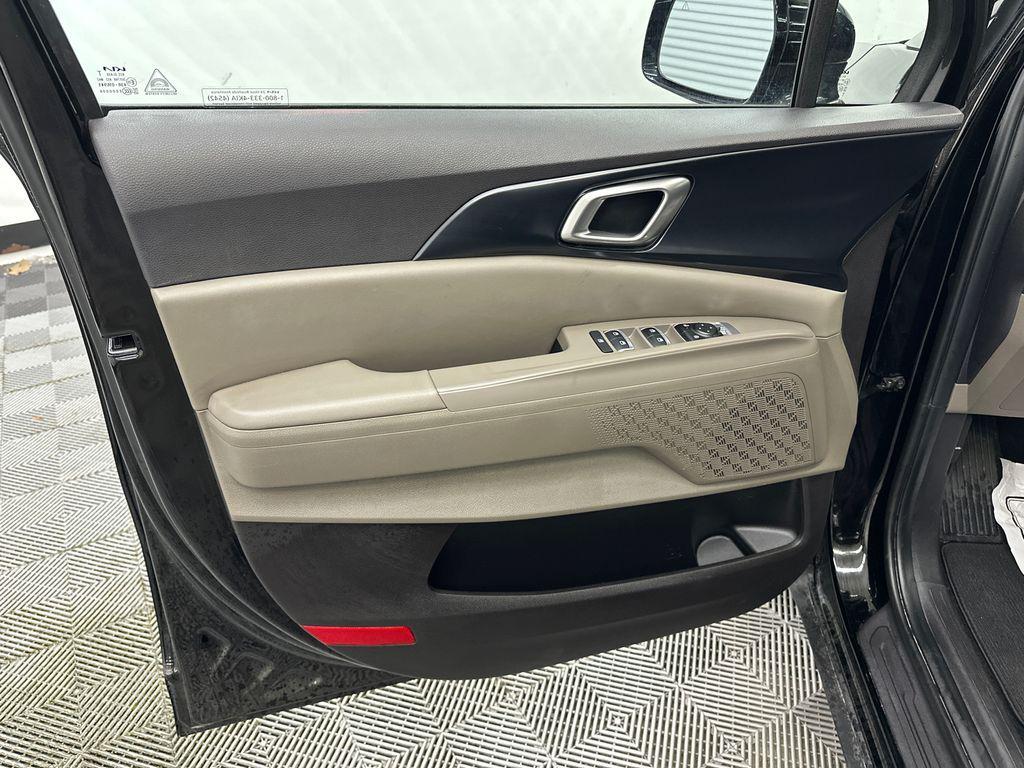 used 2025 Kia Carnival car, priced at $33,652