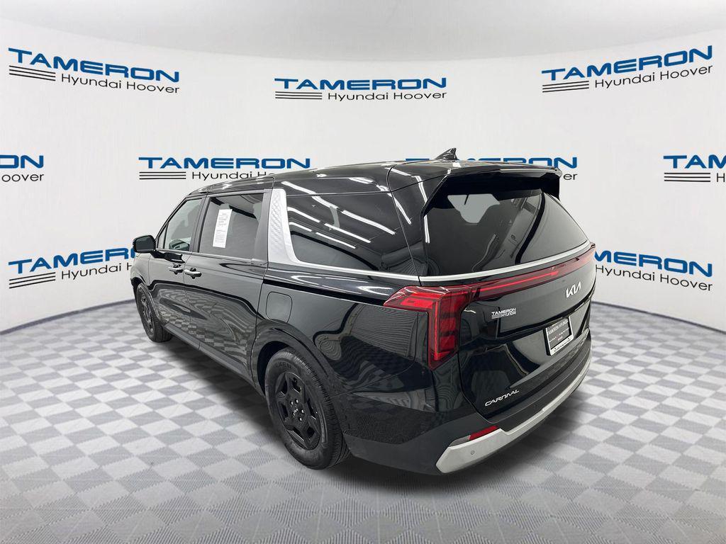 used 2025 Kia Carnival car, priced at $33,652