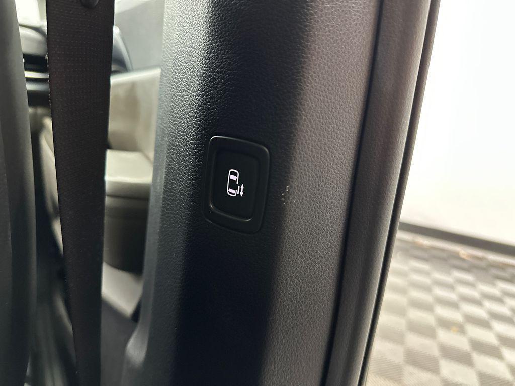 used 2025 Kia Carnival car, priced at $33,652
