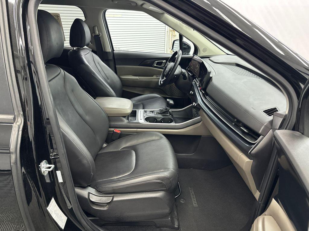 used 2025 Kia Carnival car, priced at $33,652