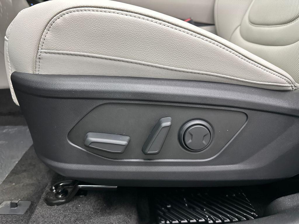 new 2026 Hyundai TUCSON Hybrid car, priced at $40,660