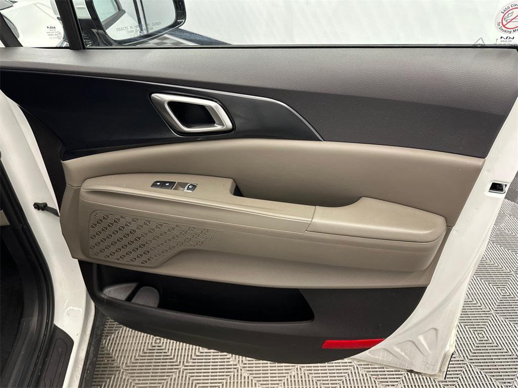 used 2025 Kia Carnival car, priced at $33,695