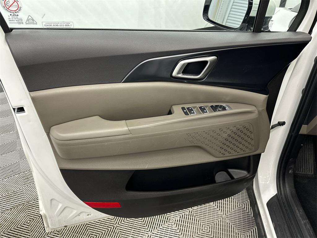 used 2025 Kia Carnival car, priced at $33,695