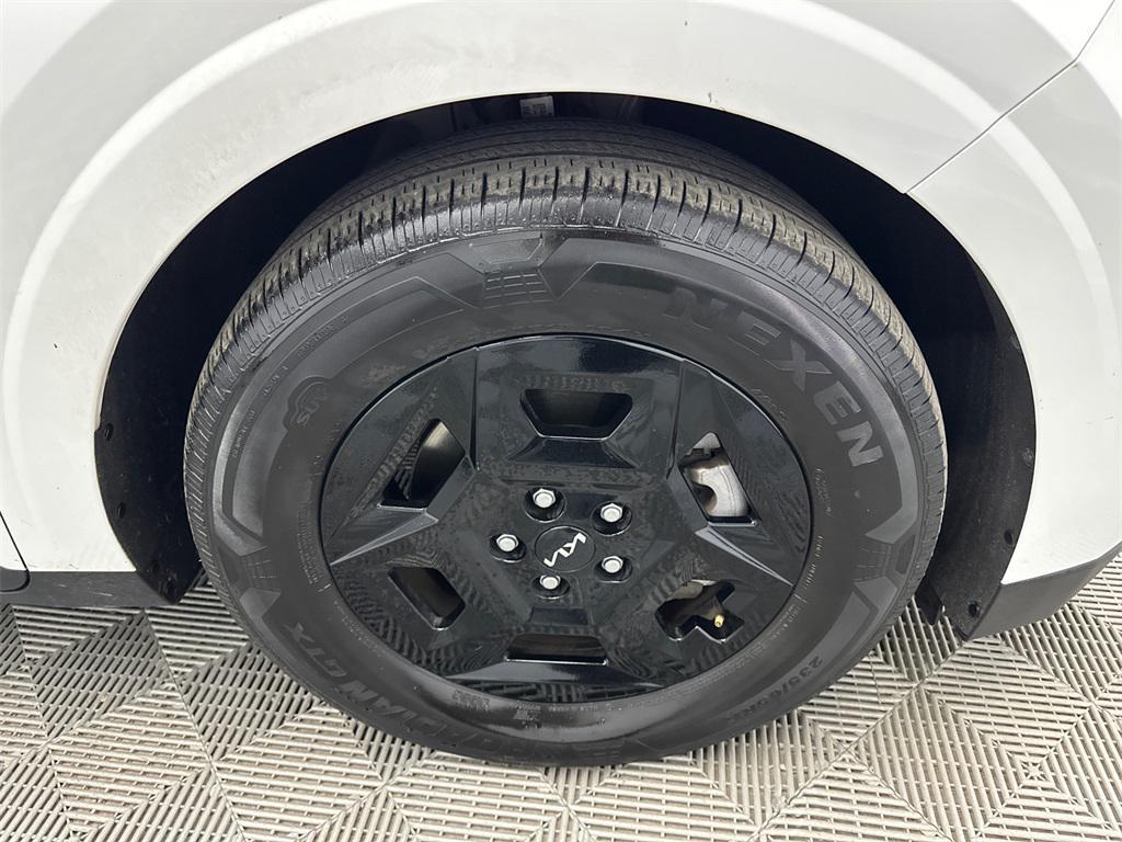 used 2025 Kia Carnival car, priced at $33,695