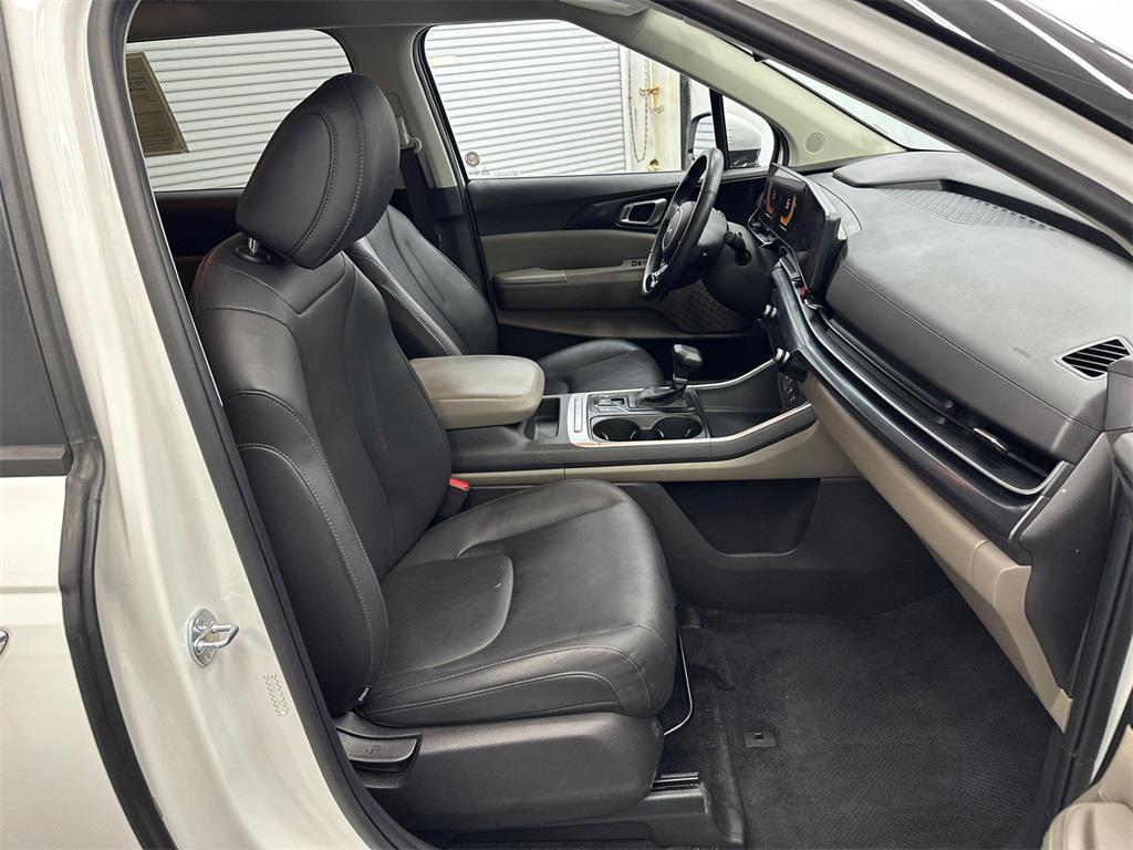 used 2025 Kia Carnival car, priced at $33,695