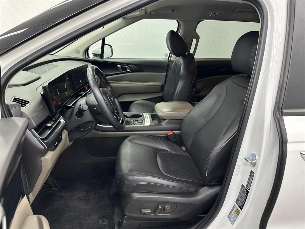 used 2025 Kia Carnival car, priced at $33,695