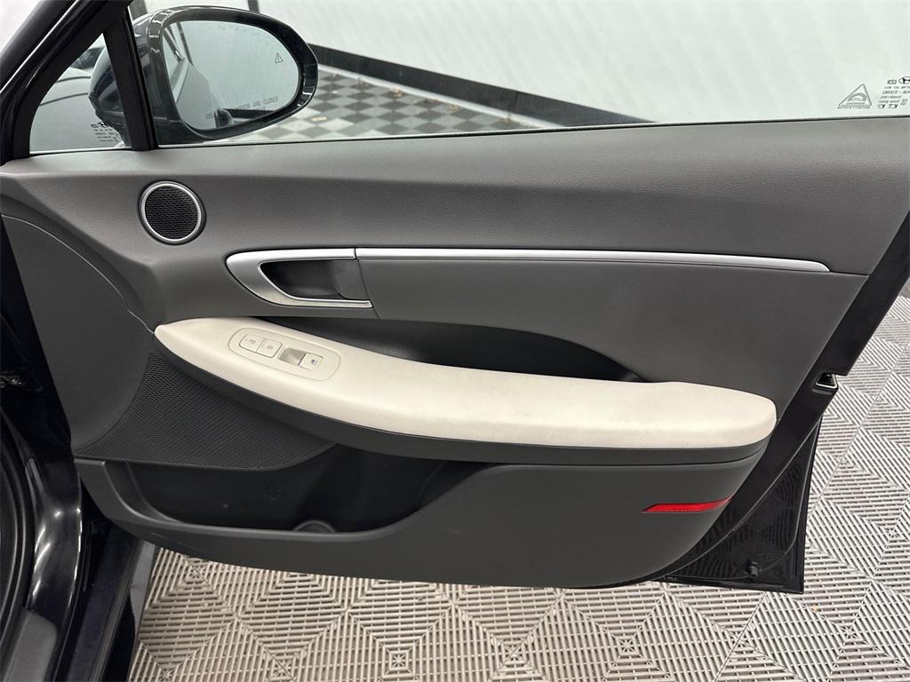 used 2025 Hyundai Sonata Hybrid car, priced at $25,385