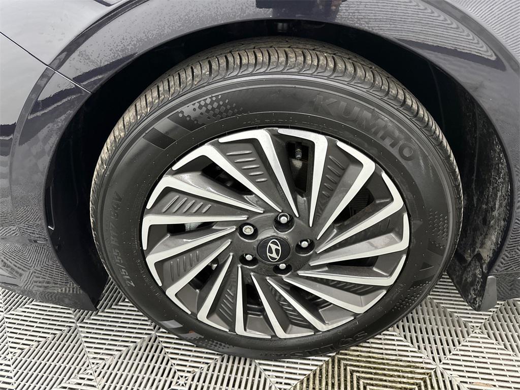 used 2025 Hyundai Sonata Hybrid car, priced at $25,385