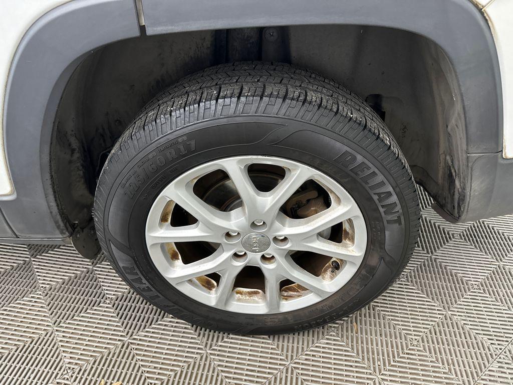 used 2017 Jeep Cherokee car, priced at $10,537