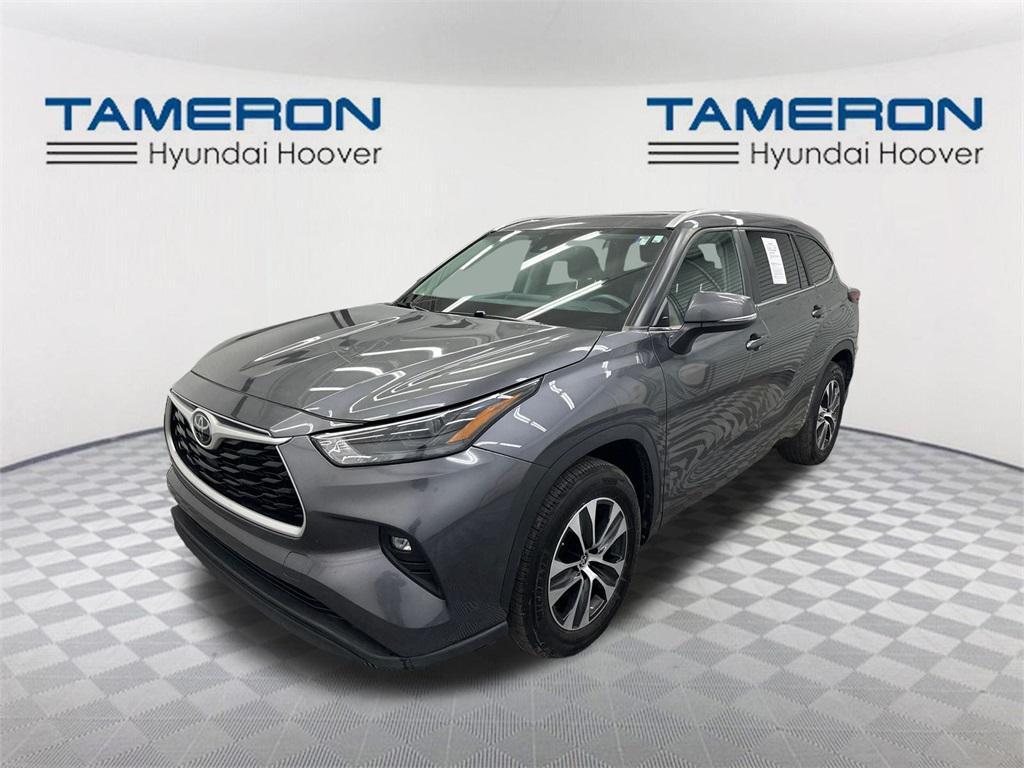 used 2024 Toyota Highlander car, priced at $37,500