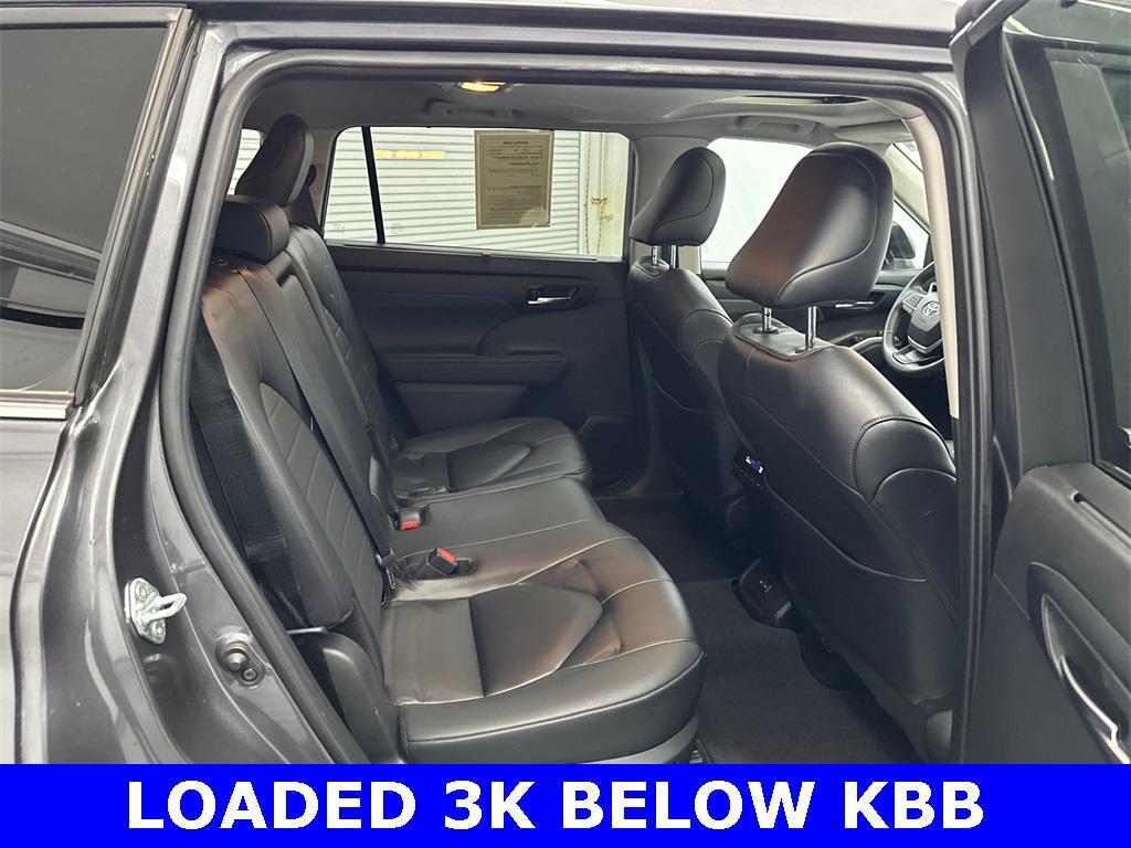 used 2024 Toyota Highlander car, priced at $34,900