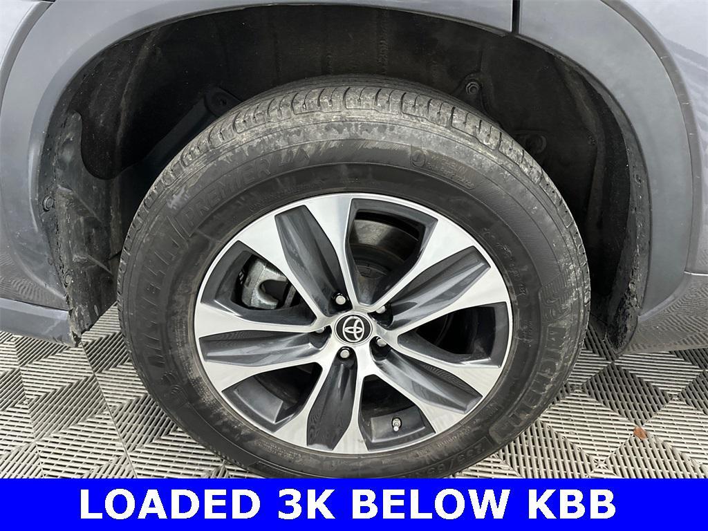 used 2024 Toyota Highlander car, priced at $34,900