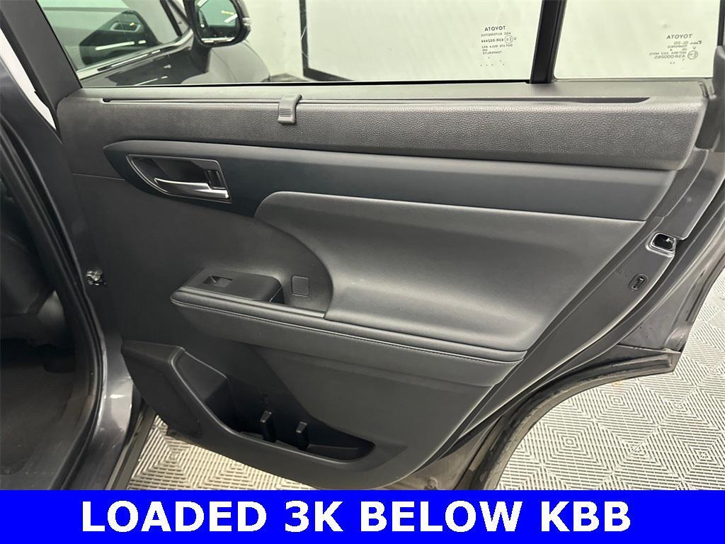used 2024 Toyota Highlander car, priced at $34,900