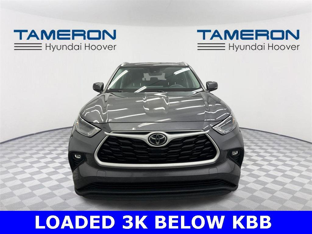 used 2024 Toyota Highlander car, priced at $34,900