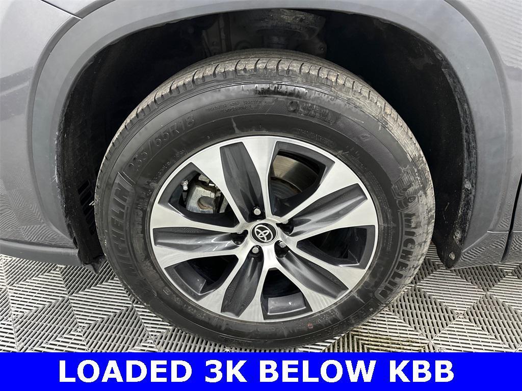 used 2024 Toyota Highlander car, priced at $34,900