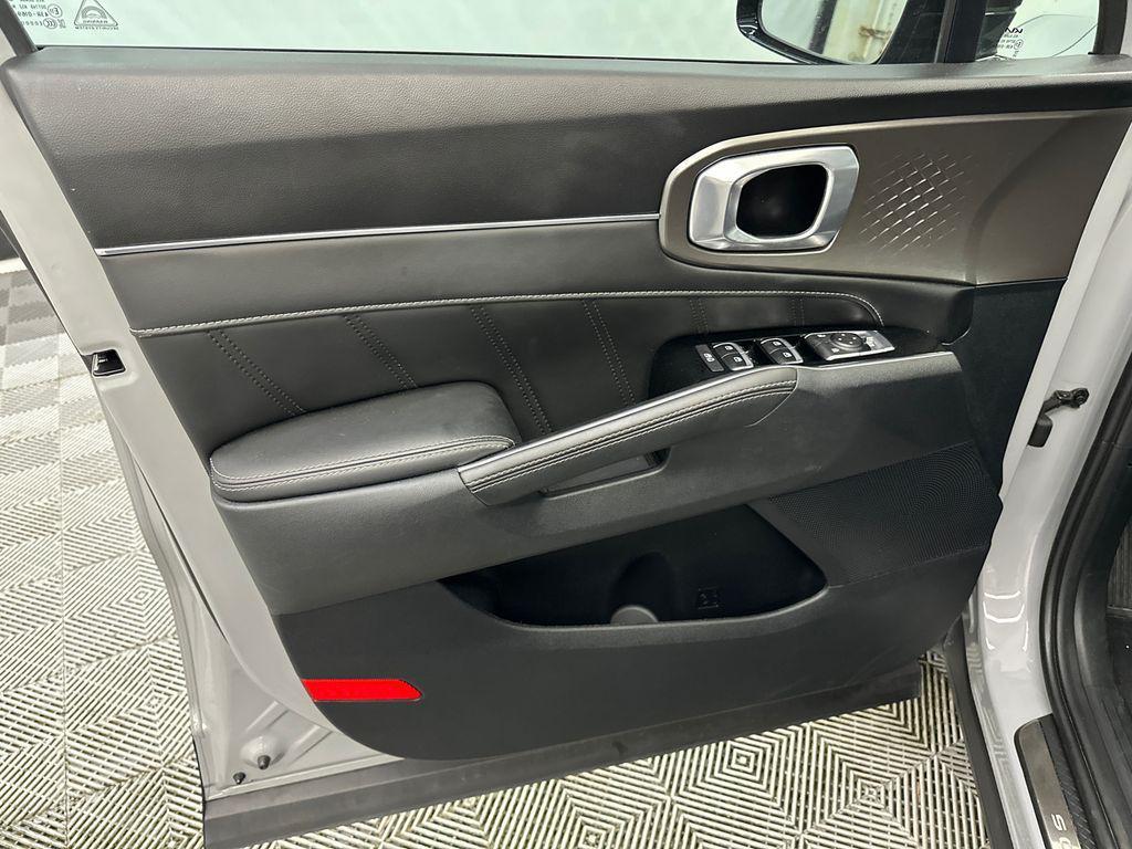 used 2023 Kia Sorento car, priced at $26,981