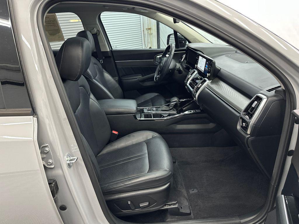 used 2023 Kia Sorento car, priced at $26,981