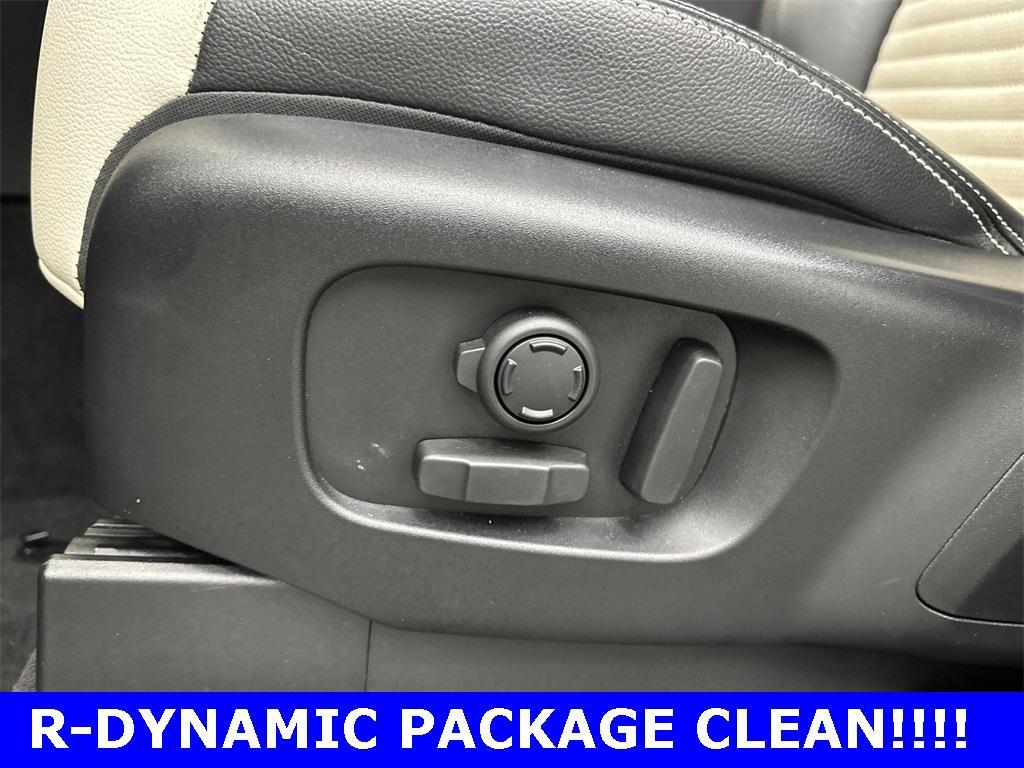 used 2022 Land Rover Discovery car, priced at $31,697