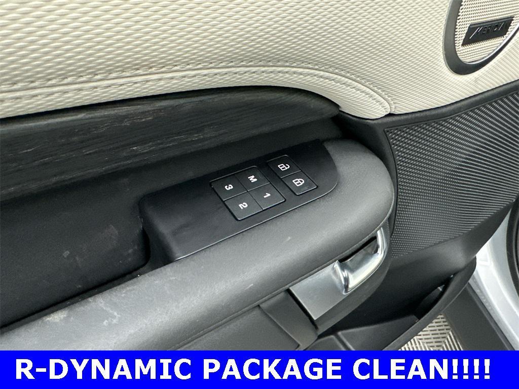 used 2022 Land Rover Discovery car, priced at $31,697