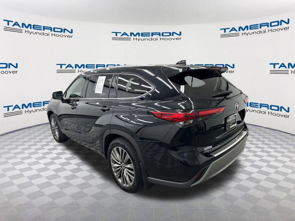 used 2020 Toyota Highlander car, priced at $31,993