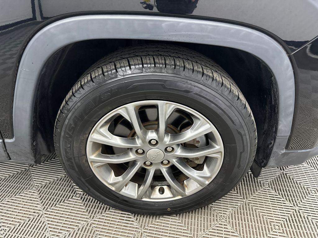 used 2020 Jeep Cherokee car, priced at $15,982