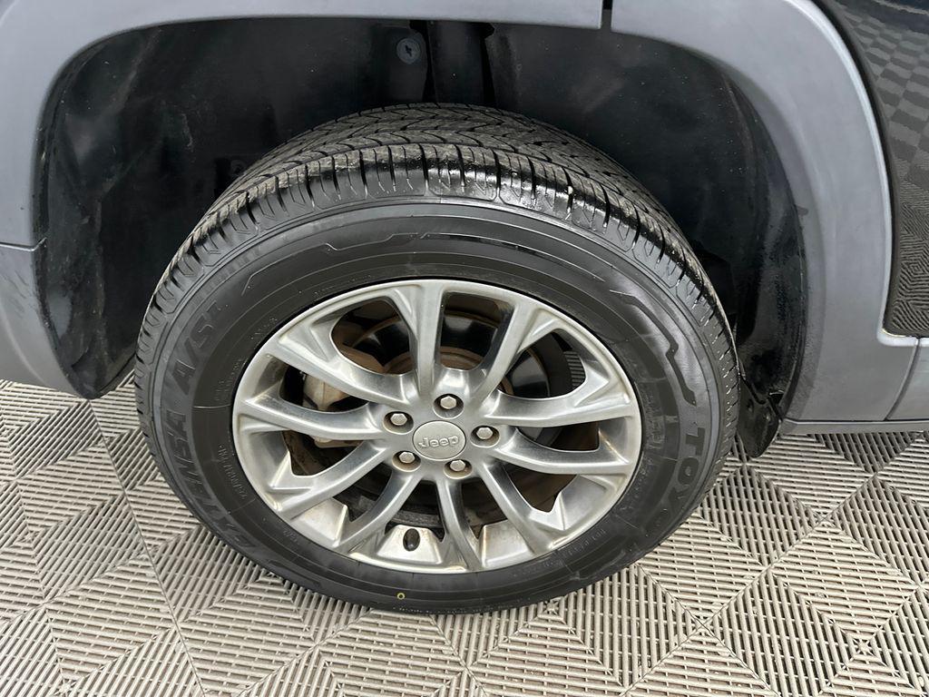 used 2020 Jeep Cherokee car, priced at $15,982