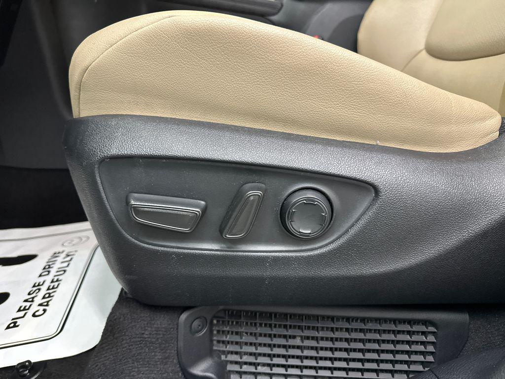 used 2023 Toyota Sienna car, priced at $34,631