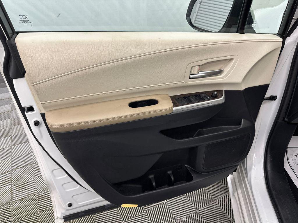 used 2023 Toyota Sienna car, priced at $34,631