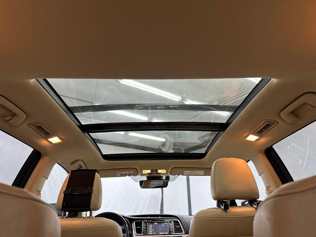 used 2018 Toyota Highlander car, priced at $22,766