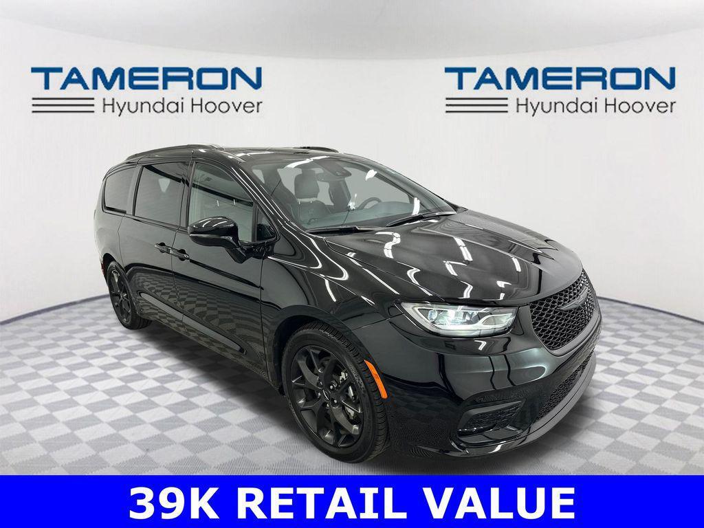 used 2025 Chrysler Pacifica car, priced at $32,850