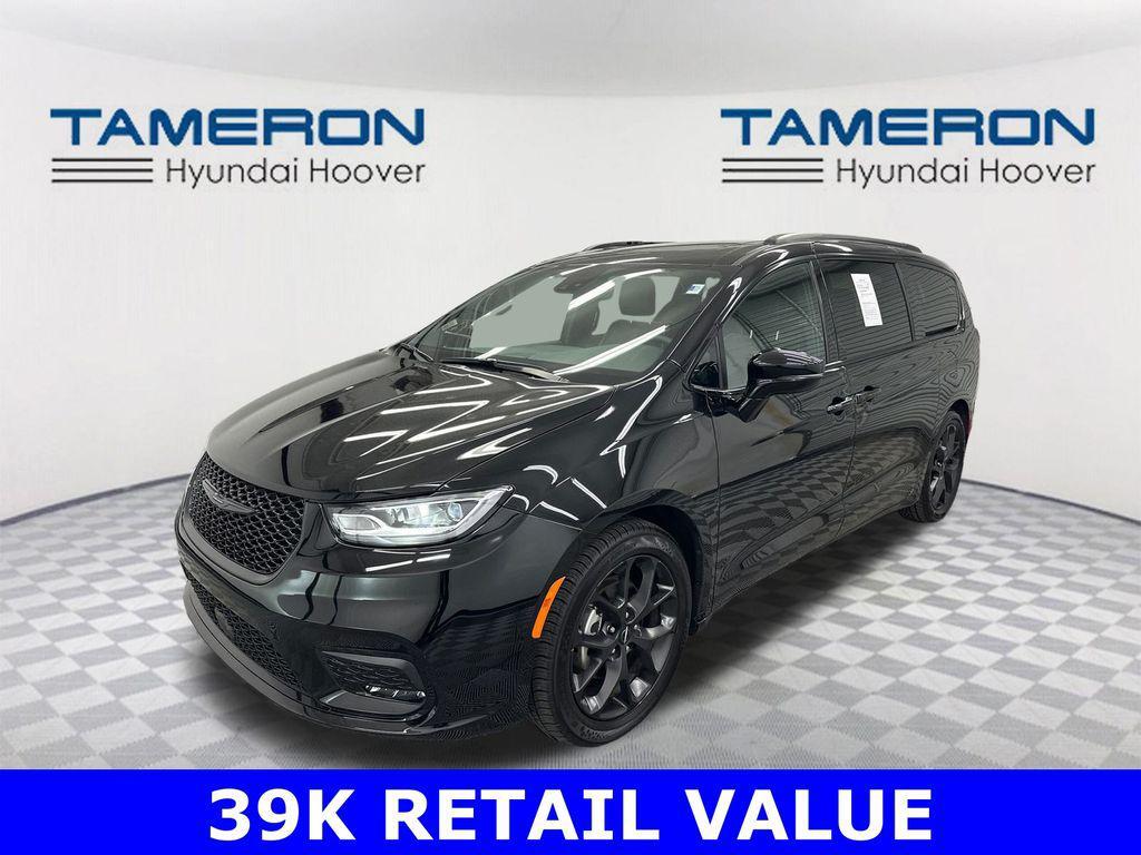 used 2025 Chrysler Pacifica car, priced at $32,850