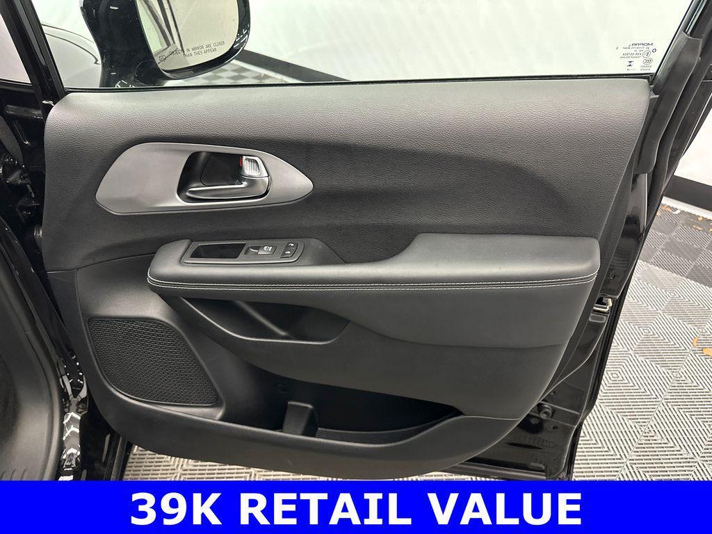 used 2025 Chrysler Pacifica car, priced at $32,850