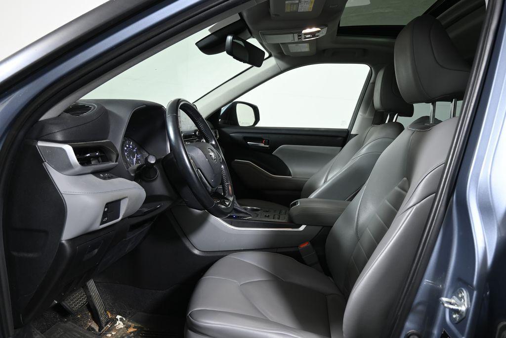 used 2021 Toyota Highlander car, priced at $29,987